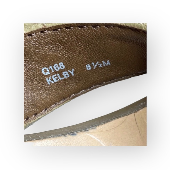 new Coach ❃ Kelby Flower Hardware Sandals ❃ Latte Leather Gold Hardware 8.5M - Picture 13 of 16